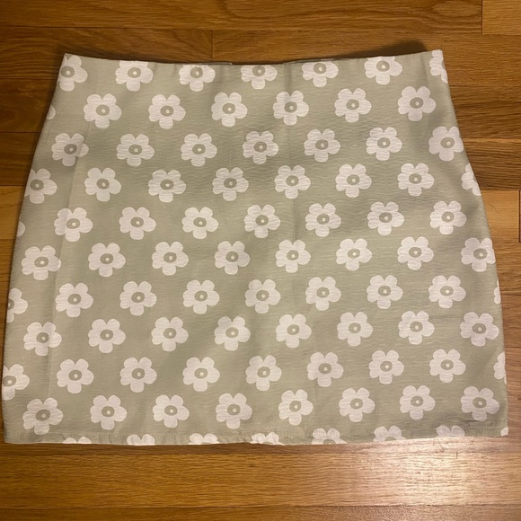 Green floral mini skirt - Picture 2 of 2
